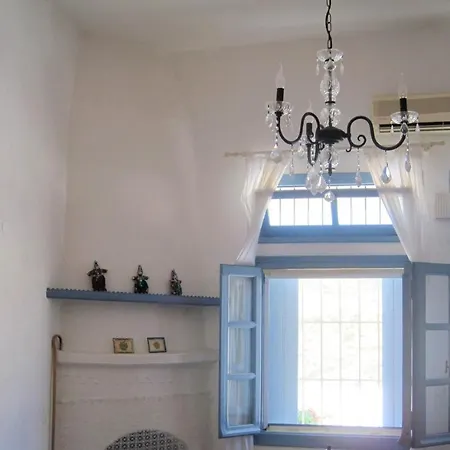 Welcoming House In With Mountain View * Skyros