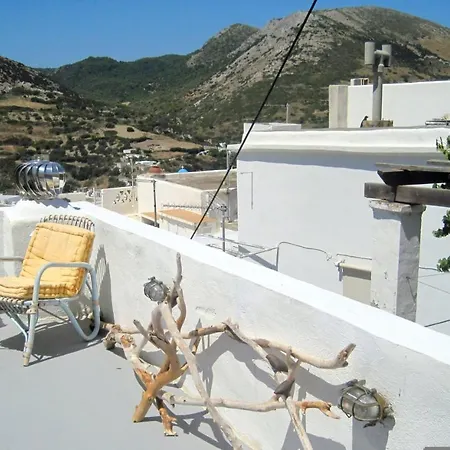 Welcoming House In With Mountain View