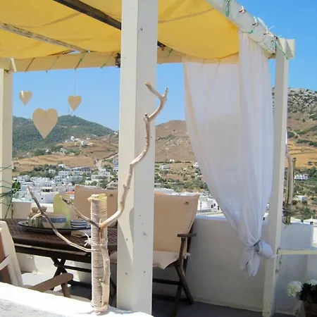 Welcoming House In With Mountain View Skyros